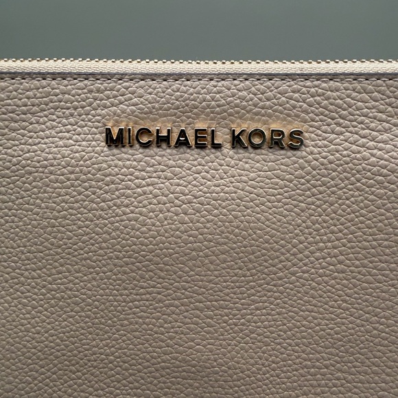 Michael Kors Taupe Wristlet EUC - Picture 2 of 6